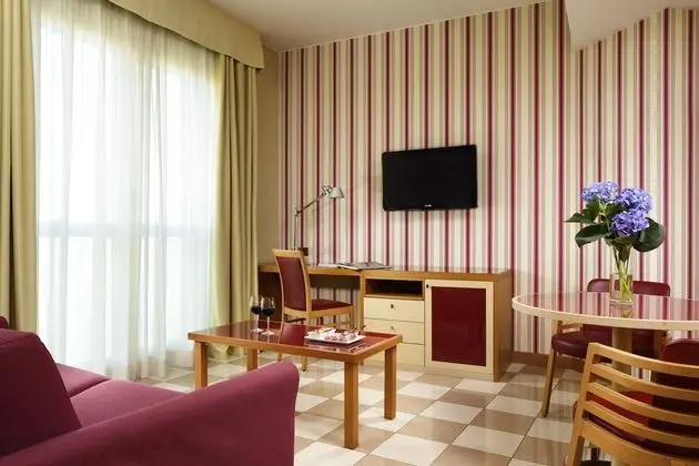 Superior One-Bedroom Apartment