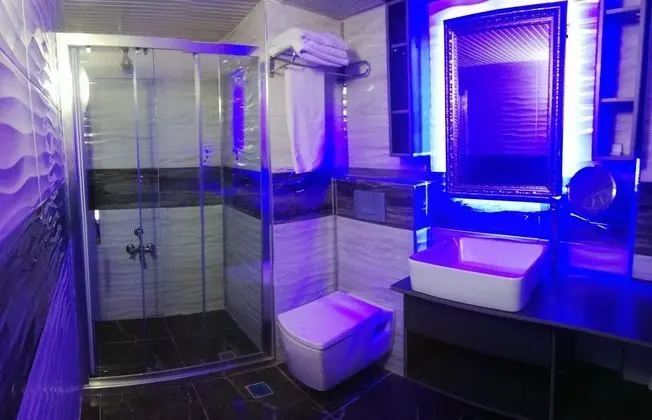 Triple, Şehir Manzaralı