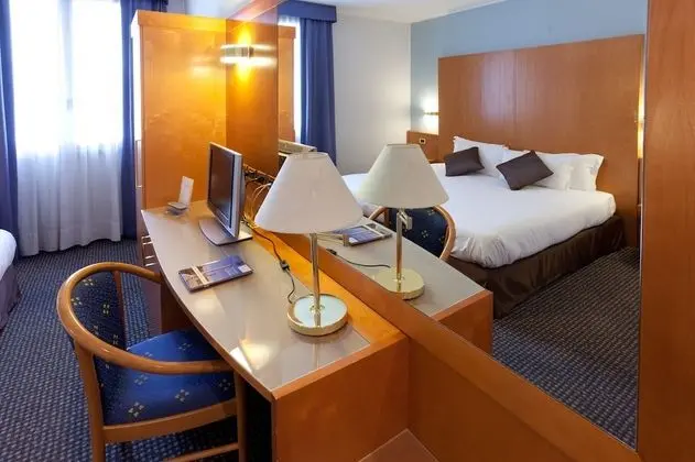 Classic Büyük Yataklı Tek Kişilik Oda