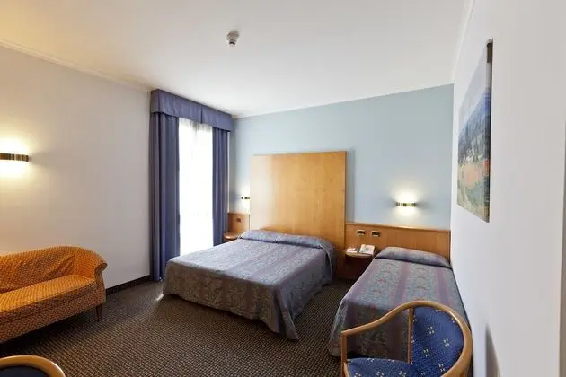 Classic Üç Kişilik Oda