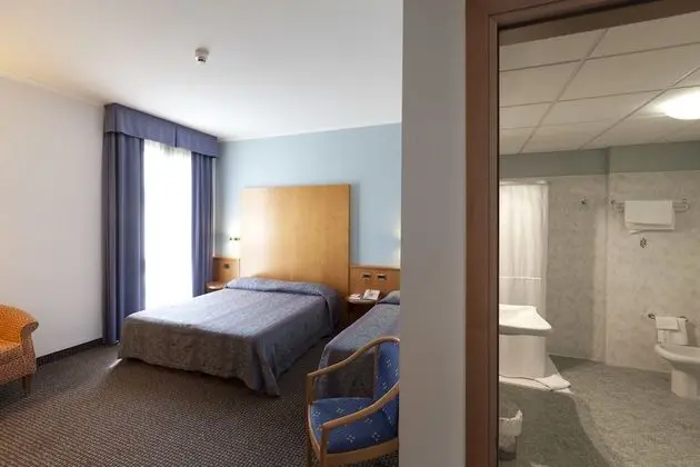 Classic Üç Kişilik Oda