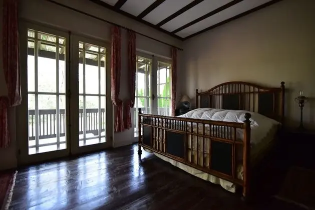 4 Bedrooms Villa