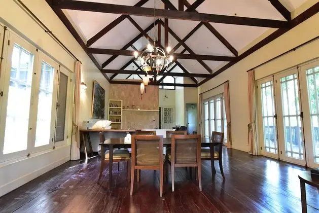 4 Bedrooms Villa