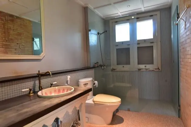 4 Bedrooms Villa