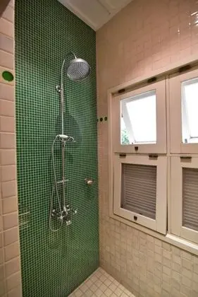 4 Bedrooms Villa