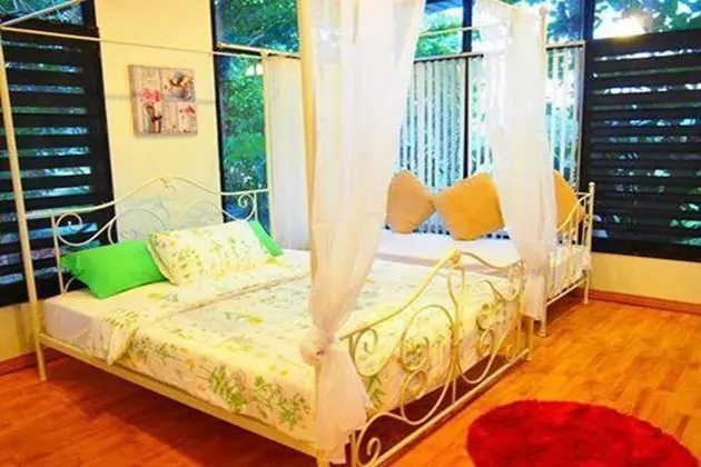6 Bedrooms Villa