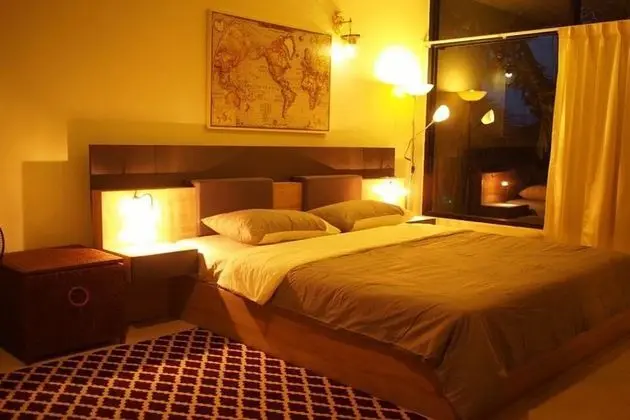 6 Bedrooms Villa