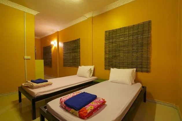 Single Bed in Mixed Dorm Room