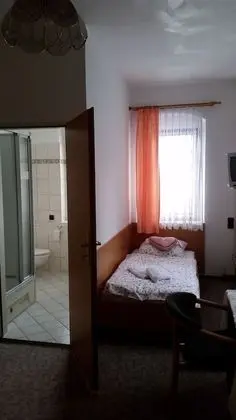 Üç Kişilik Oda