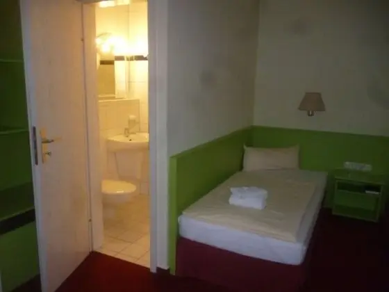 Standard Tek Büyük Yataklı Oda