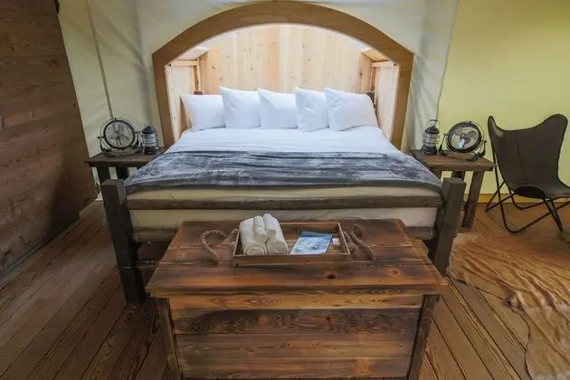 Stargazer Tent - Private Bathroom