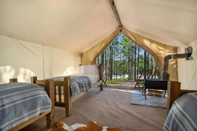 Safari with 3 Twin Bed - Shared Bathroom