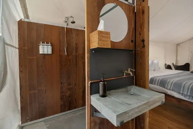 Suite Tent - Private Bathroom