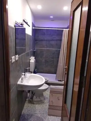 Dört Kişilik Oda, Ortak Banyo