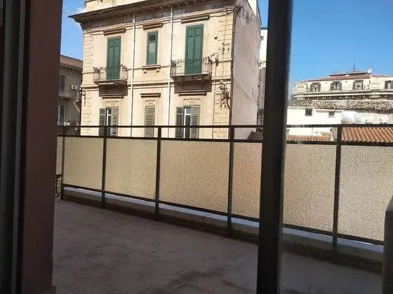 Ortak Ranzalı Oda, Sadece kadınlar için, Ortak Banyo