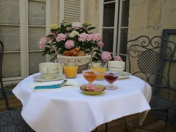 Standard Tek Büyük veya İki Ayrı Yataklı Oda, Teras (2ème étage )