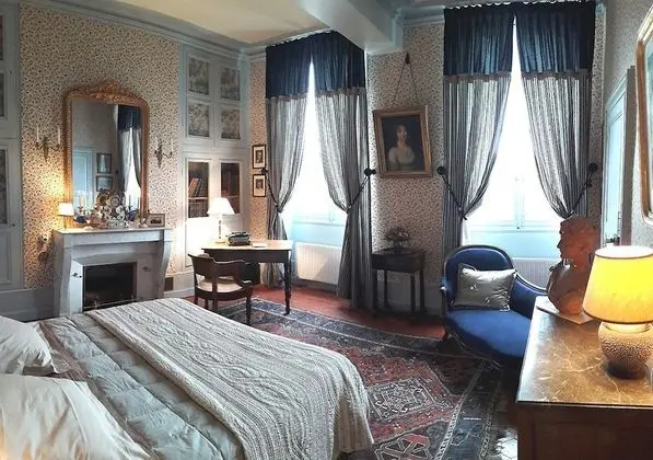 Romantic Tek Büyük Yataklı Oda (Louise)