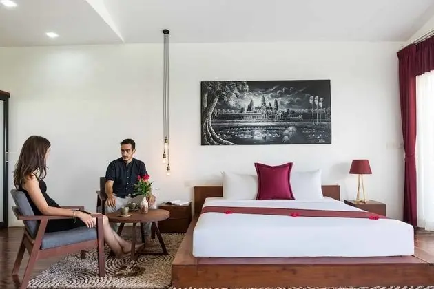 Deluxe Double Room with Private Terrace - Unlimited Free Airport & Downtown Transfer