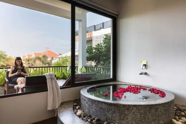 Deluxe Double Room with Private Terrace - Unlimited Free Airport & Downtown Transfer