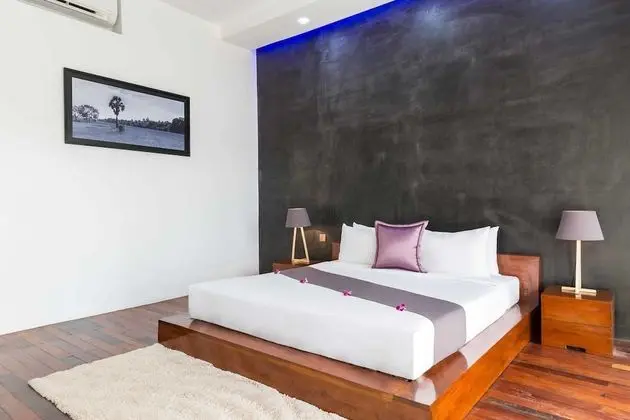 Deluxe Double Suite with Private Garden - Unlimited Free Airport & Downtown Transfer