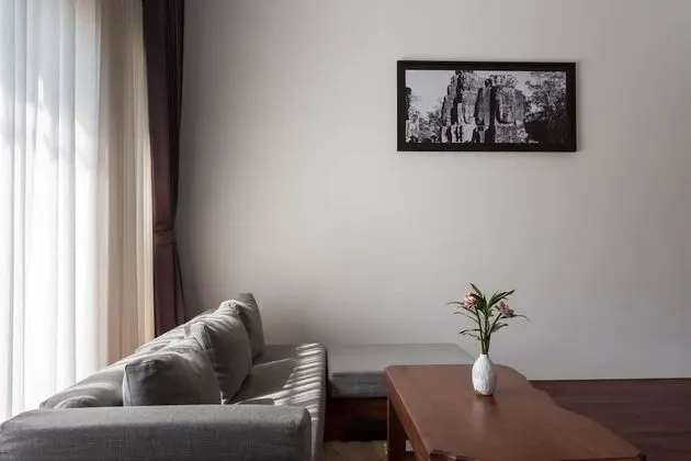Deluxe Double Suite with Private Garden - Unlimited Free Airport & Downtown Transfer