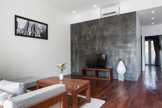 Deluxe Double Suite with Private Garden - Unlimited Free Airport & Downtown Transfer