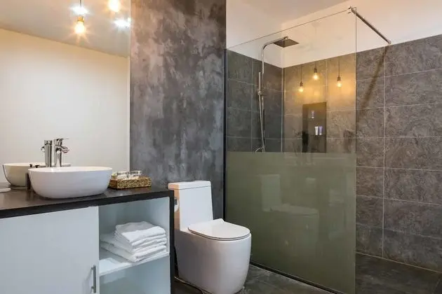 Deluxe Double Suite with Private Garden - Unlimited Free Airport & Downtown Transfer