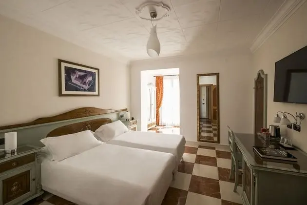 Comfort Tek Büyük veya İki Ayrı Yataklı Oda, Balkon, Göl Kenarı