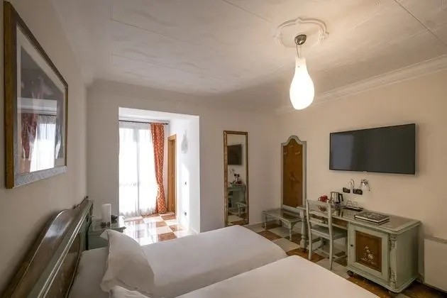 Comfort Tek Büyük veya İki Ayrı Yataklı Oda, Balkon, Göl Kenarı