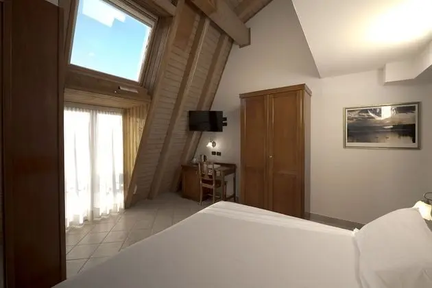 Comfort Tek Büyük veya İki Ayrı Yataklı Oda, Balkon, Göl Kenarı