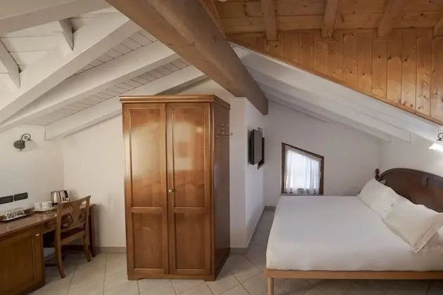 Comfort Tek Büyük veya İki Ayrı Yataklı Oda, Balkon, Göl Kenarı