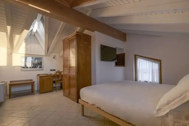 Comfort Tek Büyük veya İki Ayrı Yataklı Oda, Balkon, Göl Kenarı