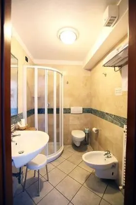 Comfort Tek Büyük veya İki Ayrı Yataklı Oda, Balkon, Göl Kenarı