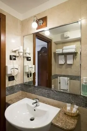 Comfort Tek Büyük veya İki Ayrı Yataklı Oda, Balkon, Göl Kenarı