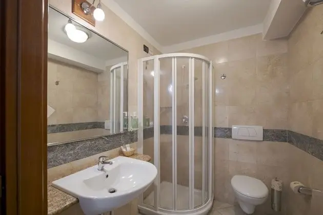 Comfort Tek Büyük veya İki Ayrı Yataklı Oda, Balkon, Göl Kenarı