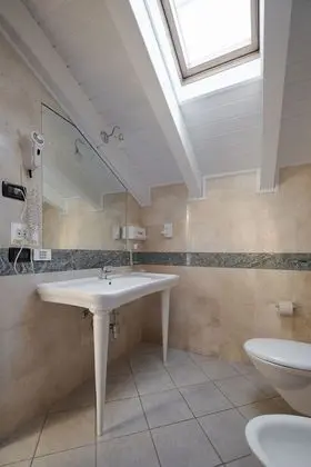 Comfort Tek Büyük veya İki Ayrı Yataklı Oda, Balkon, Göl Kenarı