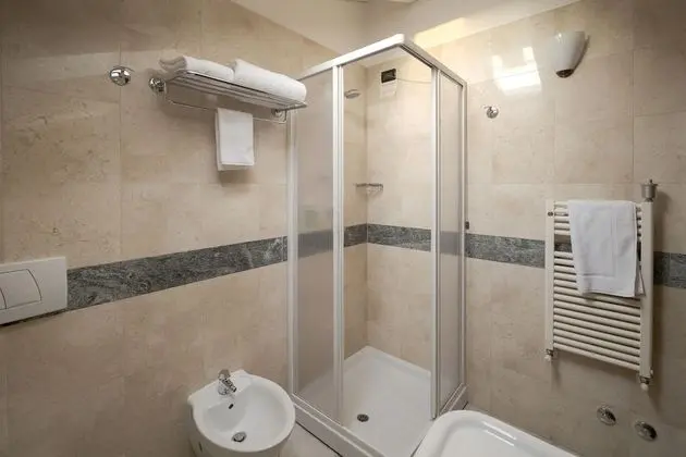 Comfort Tek Büyük veya İki Ayrı Yataklı Oda, Balkon, Göl Kenarı