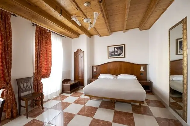 Standard Tek Büyük veya İki Ayrı Yataklı Oda, Şehir Manzaralı