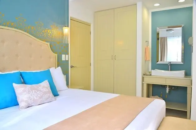 Lace Luxury Jr Suite