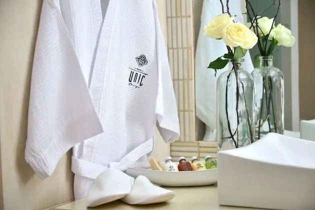 Lace Luxury Jr Suite