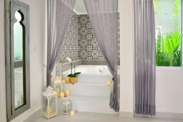 Mosaic Master Suite