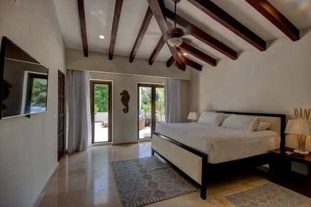 Apart Daire, Birden Çok Yatak, Plaj Manzaralı (Steps to Best Beach VILLA UNICA 6Bedr)