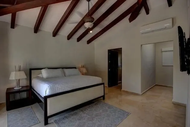 Apart Daire, Birden Çok Yatak, Plaj Manzaralı (Steps to Best Beach VILLA UNICA 6Bedr)