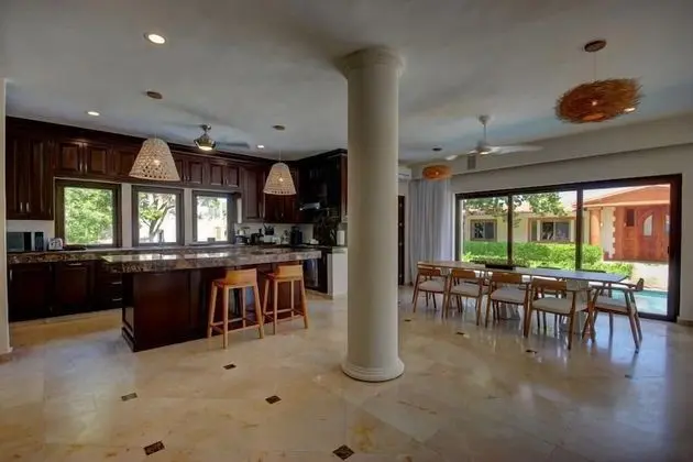 Apart Daire, Birden Çok Yatak, Plaj Manzaralı (Steps to Best Beach VILLA UNICA 6Bedr)