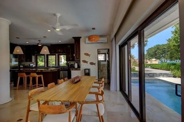 Apart Daire, Birden Çok Yatak, Plaj Manzaralı (Steps to Best Beach VILLA UNICA 6Bedr)