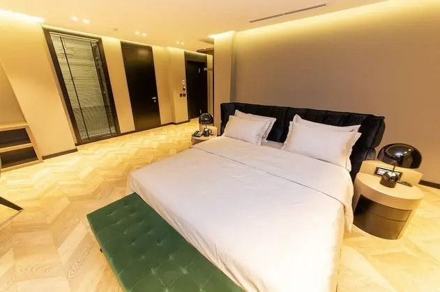 Deluxe Stüdyo Süit, Göl Manzaralı