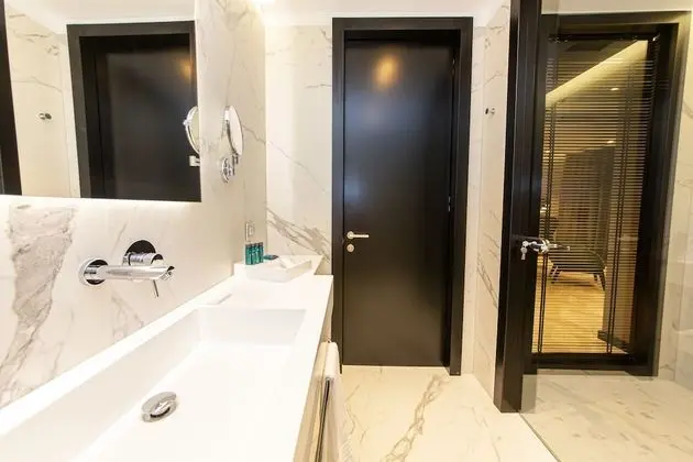 Deluxe Stüdyo Süit, Göl Manzaralı