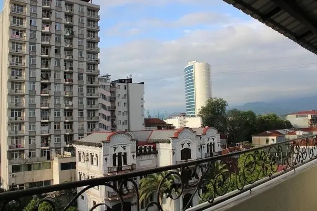 Family Oda, Balkon