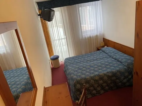 Büyük Yataklı Tek Kişilik Oda
