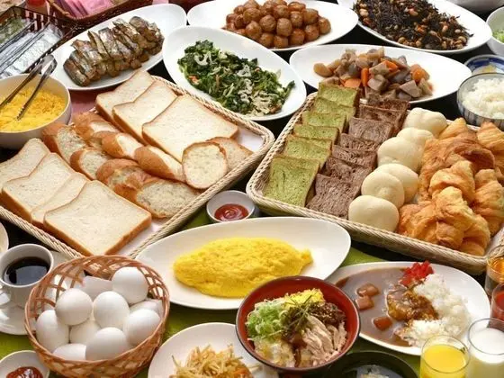 Üç Kişilik Oda, Sigara İçilmez